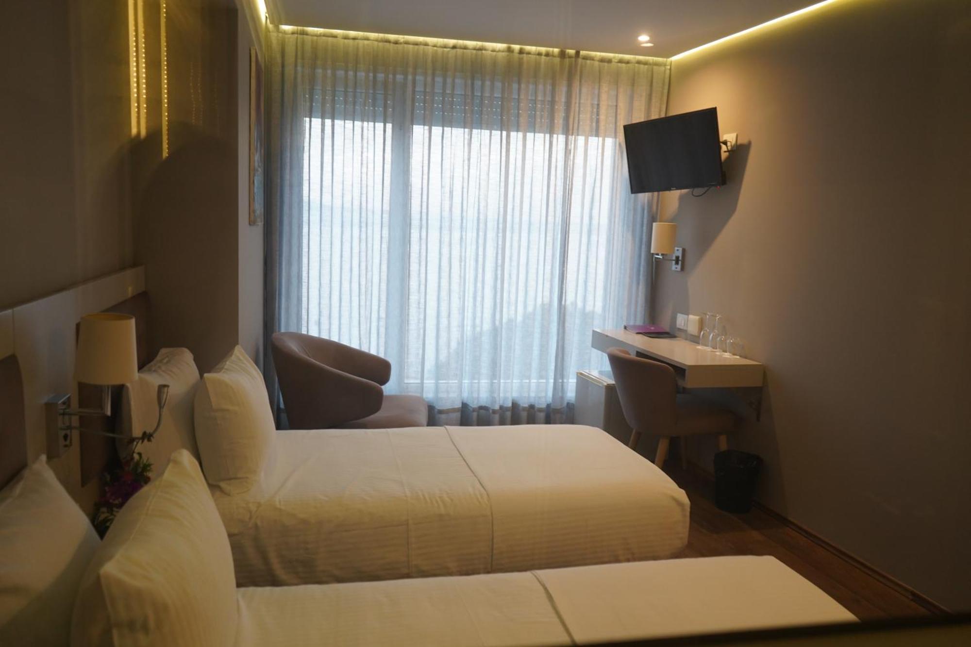 布干维里湾酒店 Sarandë 外观 照片